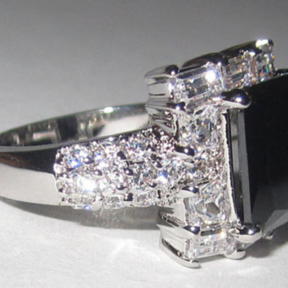 NWT ring square cut cubic zirconia high quality - Picture 4 of 8
